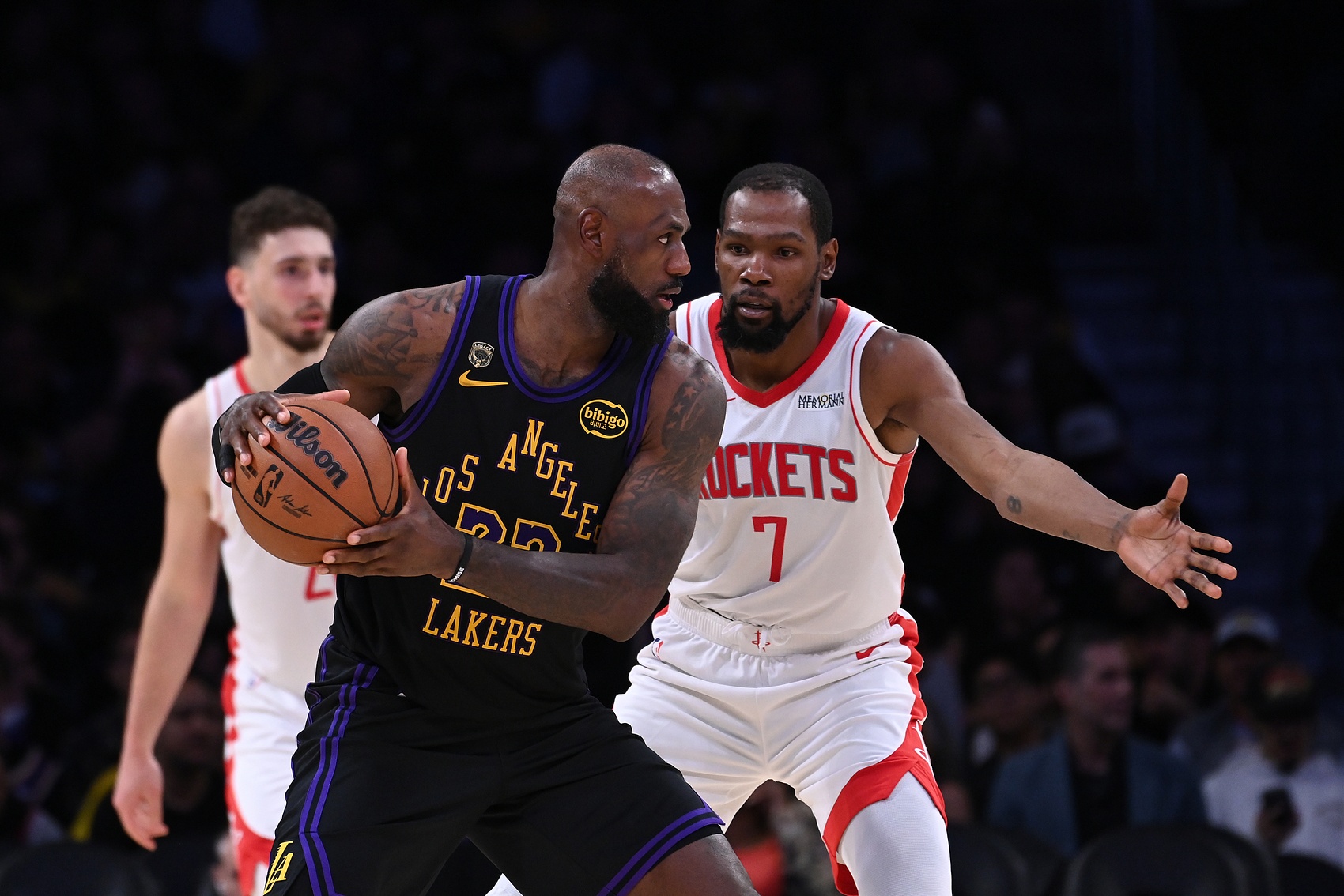 湖人再胜火箭2比0 杜兰特下半场3分9失误 詹姆斯28分收尾