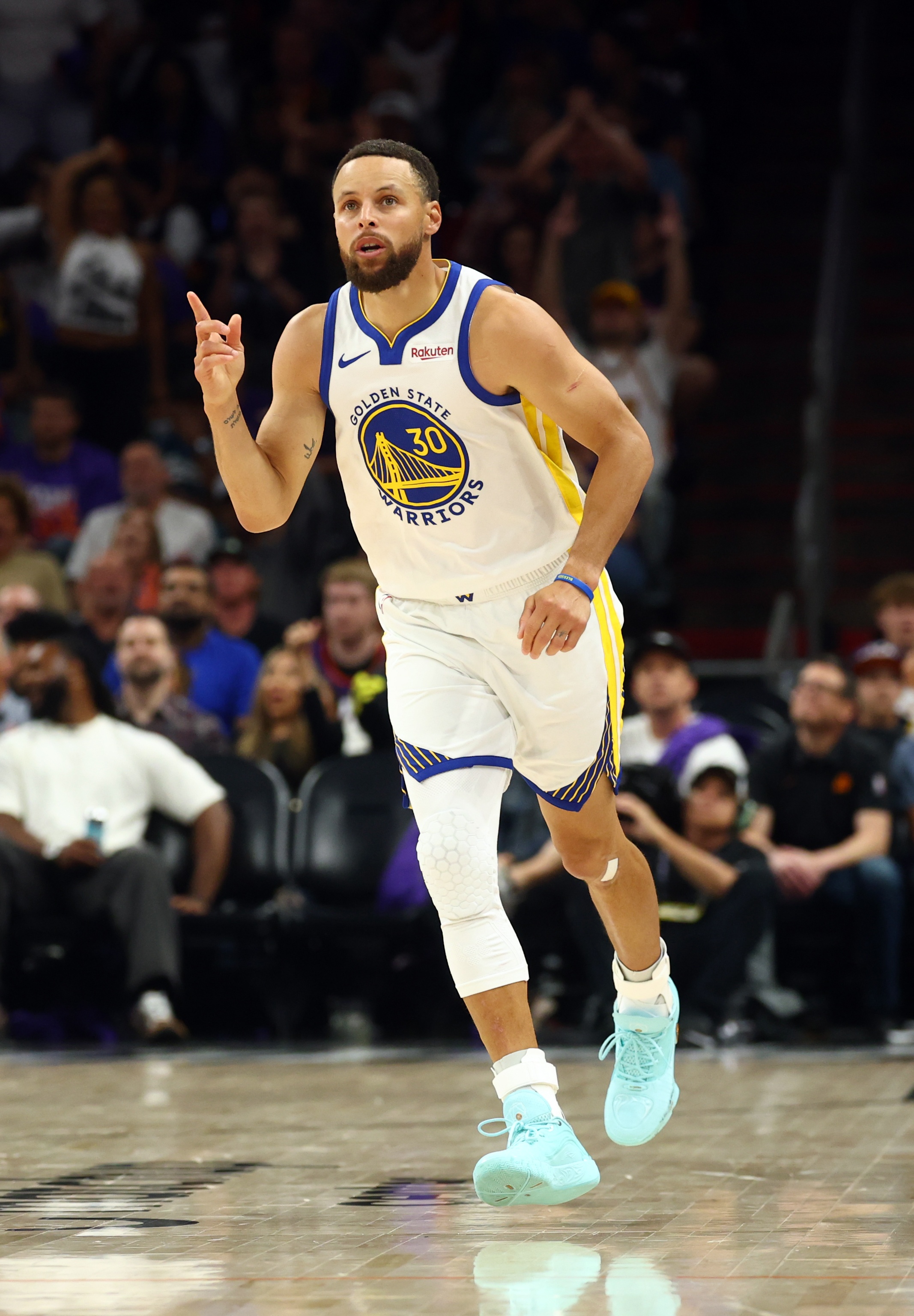 库里球鞋竞标底线3000万美金 中国品牌曾几近签约遭截胡