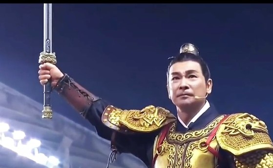 赵文卓扮郑成功登船拔剑喊话：杀！杀！杀！