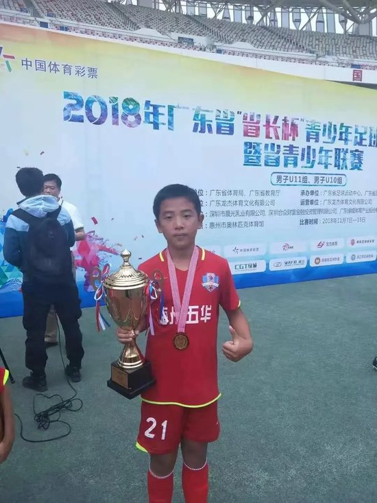 魏祥鑫启程试训欧塞尔 9岁哭着找妈妈到中超首球仅三年 魏祥鑫启程试训欧塞尔 9岁哭着找妈妈到中超首球仅三年