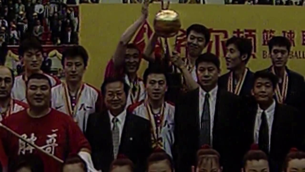 王治郅入选FIBA篮球名人堂 姚明隔空寄语：盼十年后以教练身份再进